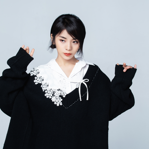 裸体杨幂张开腿露出尿口让我捅
