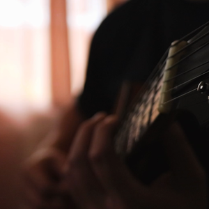 裸体杨幂张开腿露出尿口让我捅
